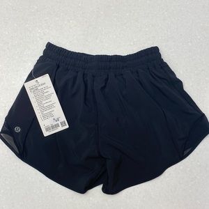 Lululemon Hotty Hot LR Short 4” Lined